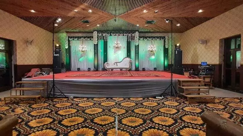 Lomakeskus The Pench International