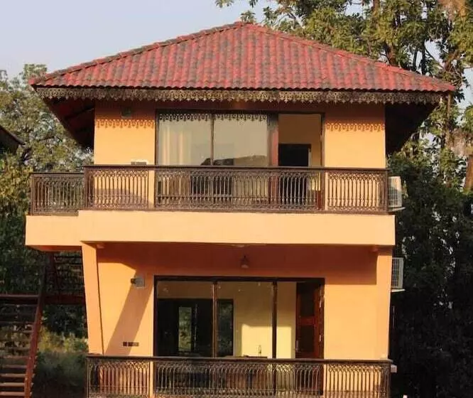 Lomakeskus The Pench International