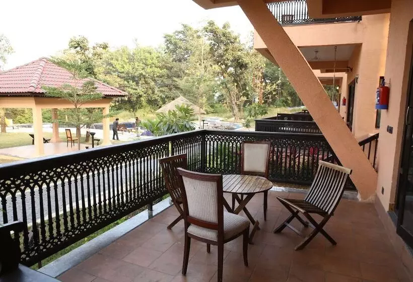 Lomakeskus The Pench International