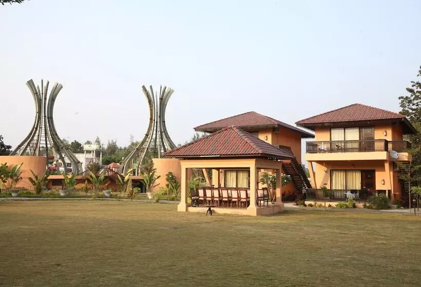 Lomakeskus The Pench International