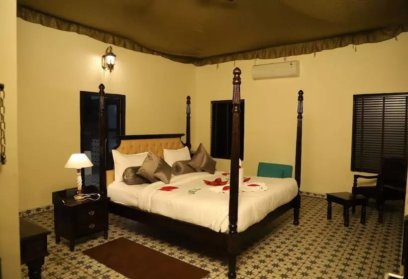 Lomakeskus The Pench International