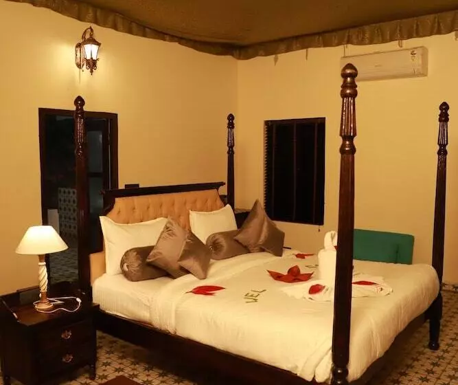 Lomakeskus The Pench International