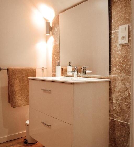 ベッドアンドブレックファースト Le Chai