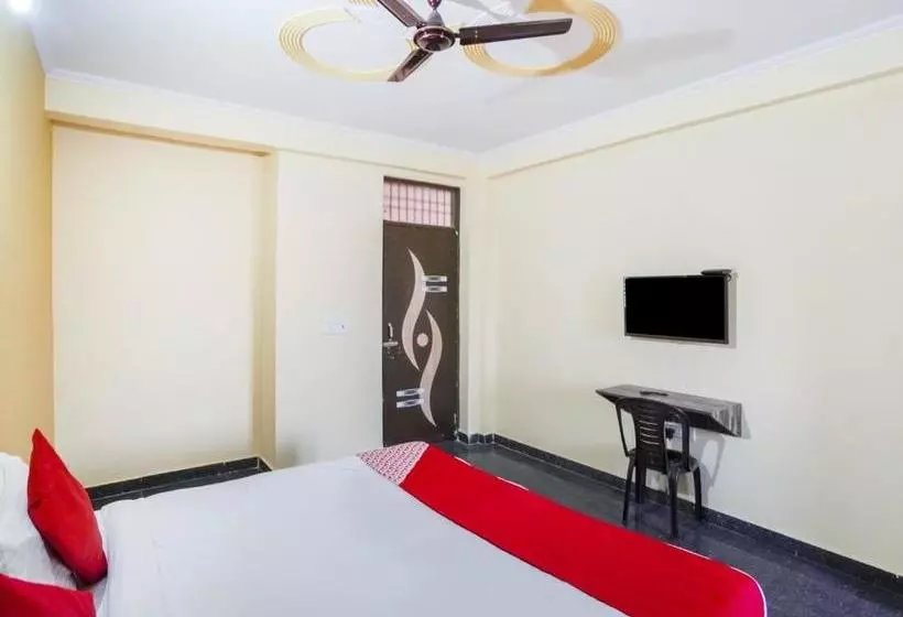 Hotelli Oyo 76046 Globe House