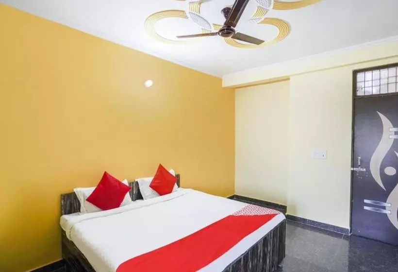 Hotelli Oyo 76046 Globe House