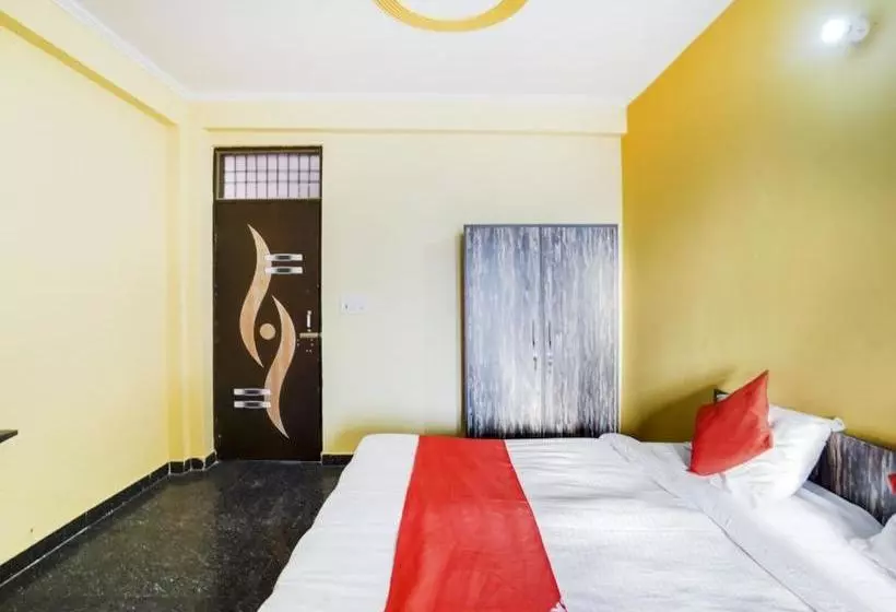Hotelli Oyo 76046 Globe House