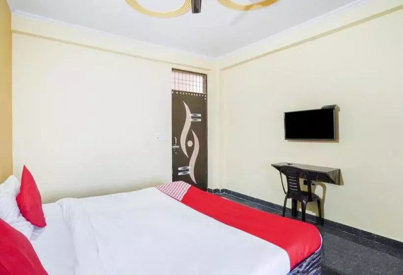 Hotelli Oyo 76046 Globe House