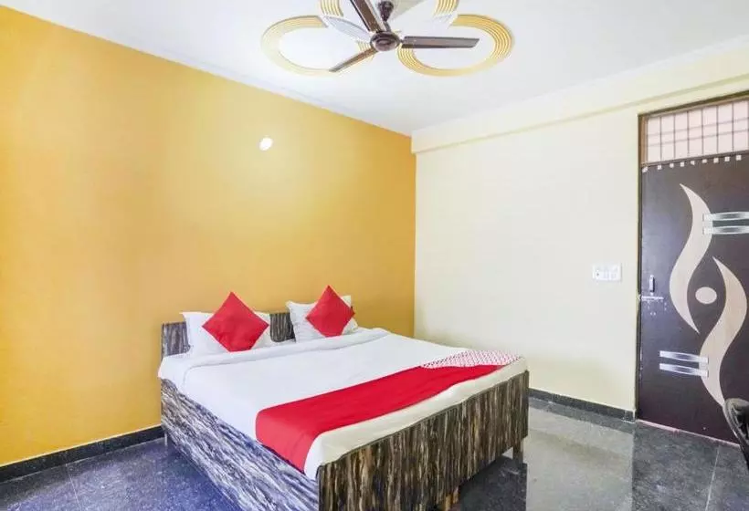 Hotelli Oyo 76046 Globe House