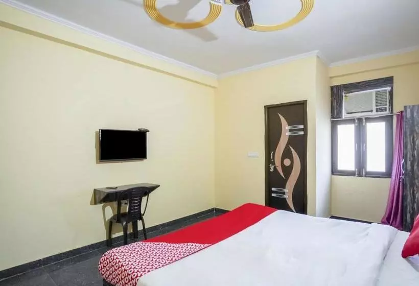 Hotelli Oyo 76046 Globe House