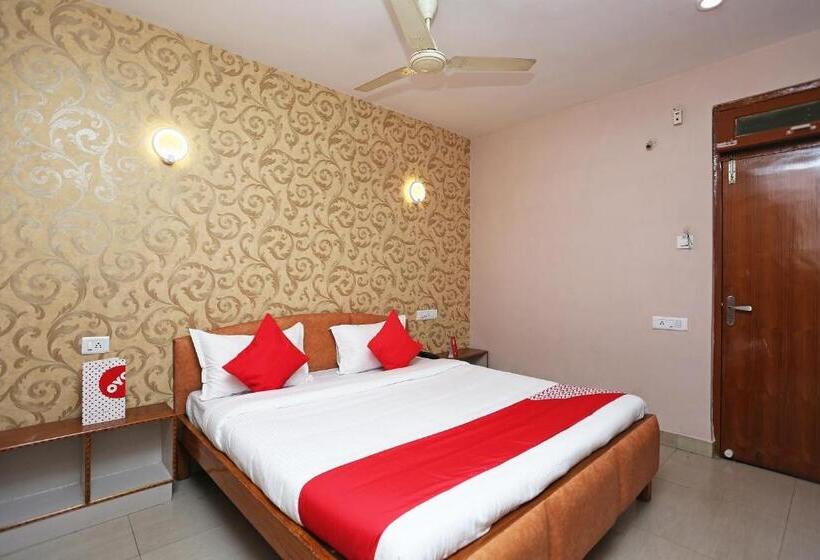 Отель Oyo 13669 Satnam