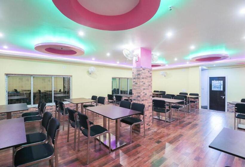 ホテル Collection O The King