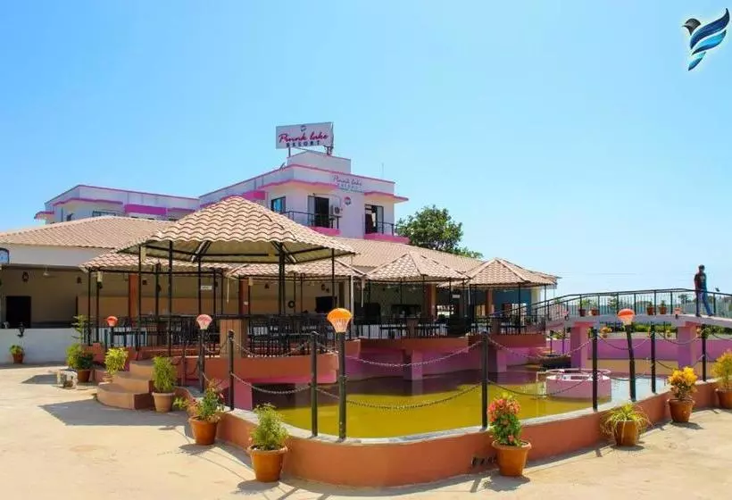 Hotelli Pinnk Lake Resort And Bar