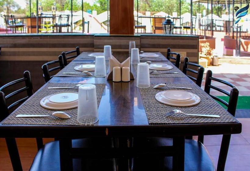 Отель Pinnk Lake Resort And Bar