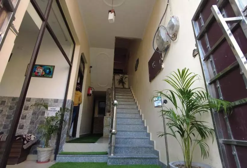 ホテル The Ananya Palace Rishikesh
