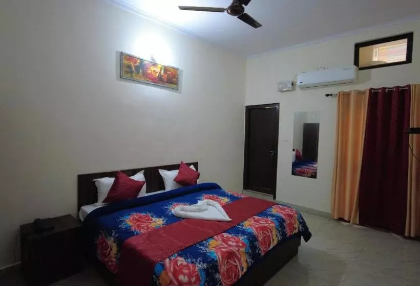 ホテル The Ananya Palace Rishikesh