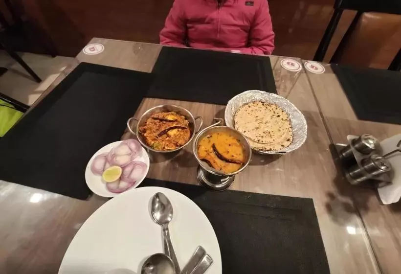 ホテル The Ananya Palace Rishikesh