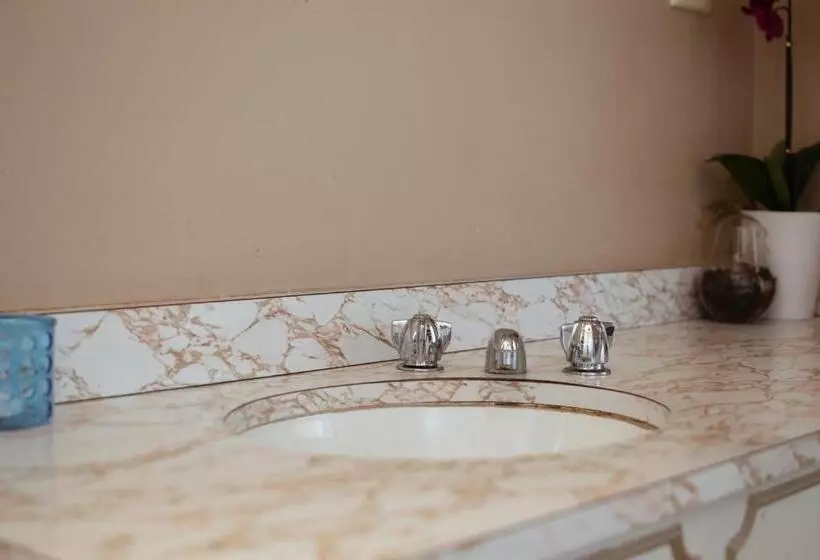 Kambalda Hotel And The Nickel Bar