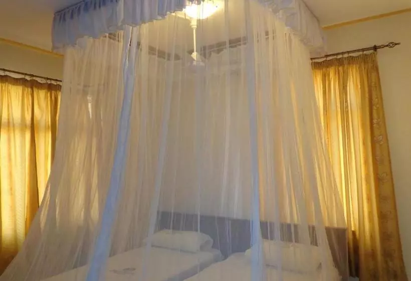 پانسیون The Folks Inn