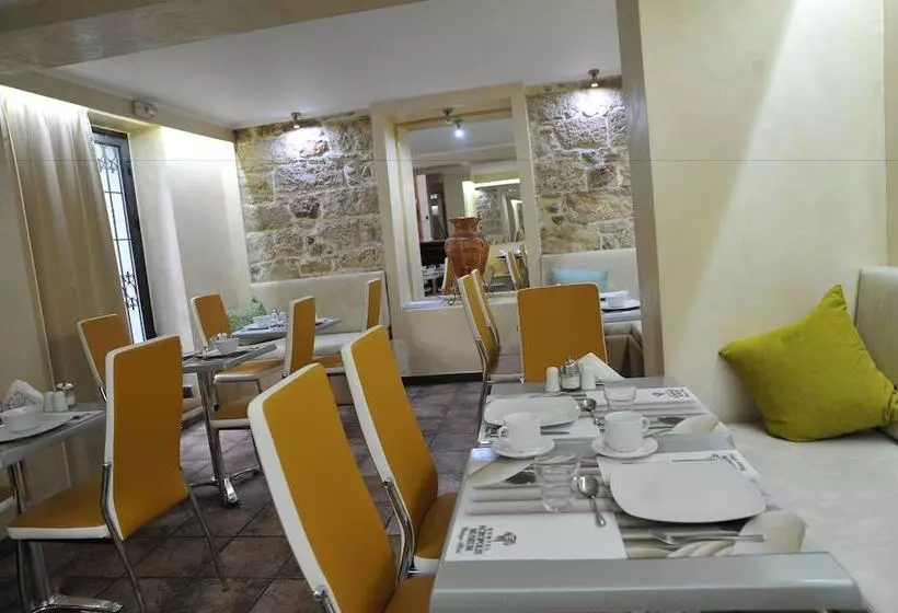 Hotelli Acropolis Museum Boutique