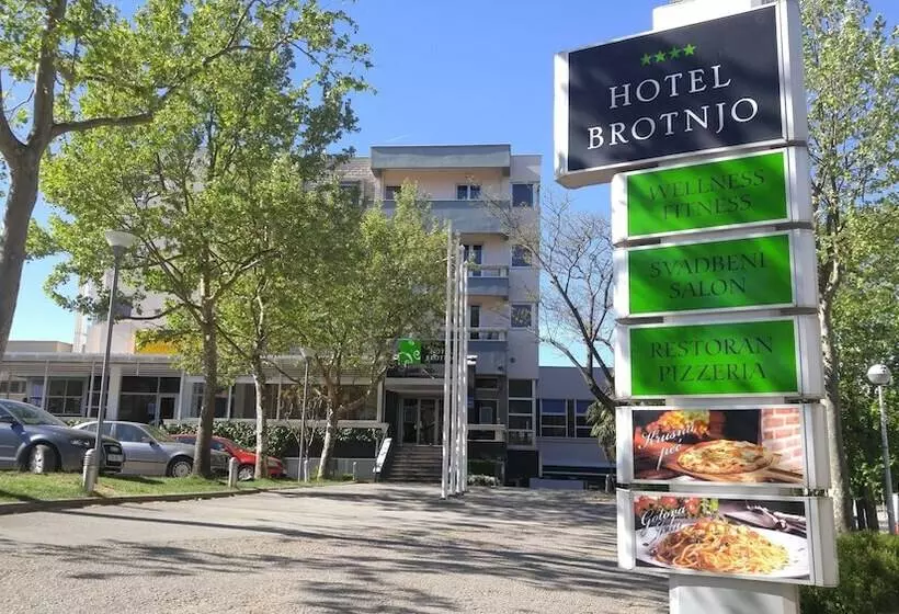هتل Brotnjo