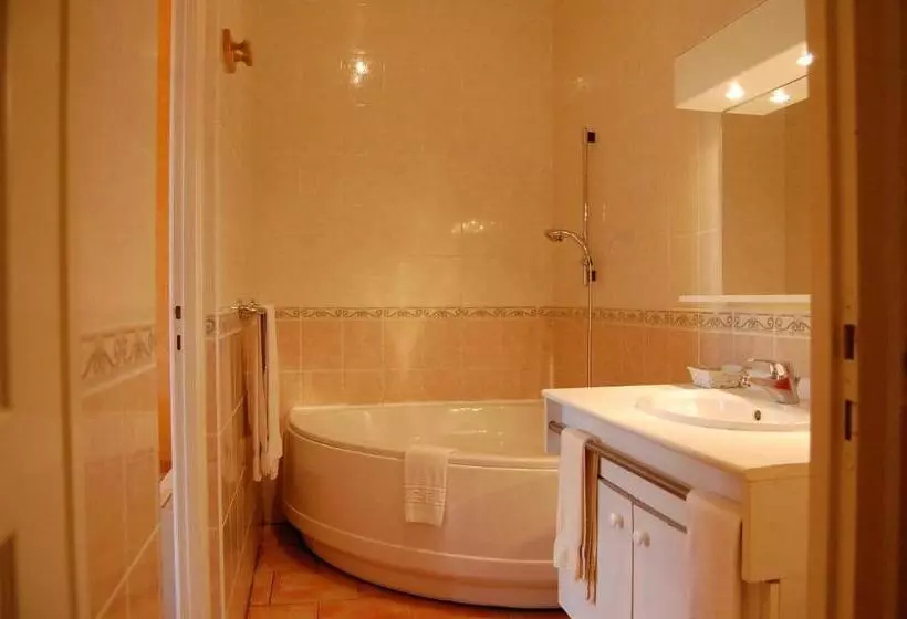 Отель Hôtel Du Château De Quinéville