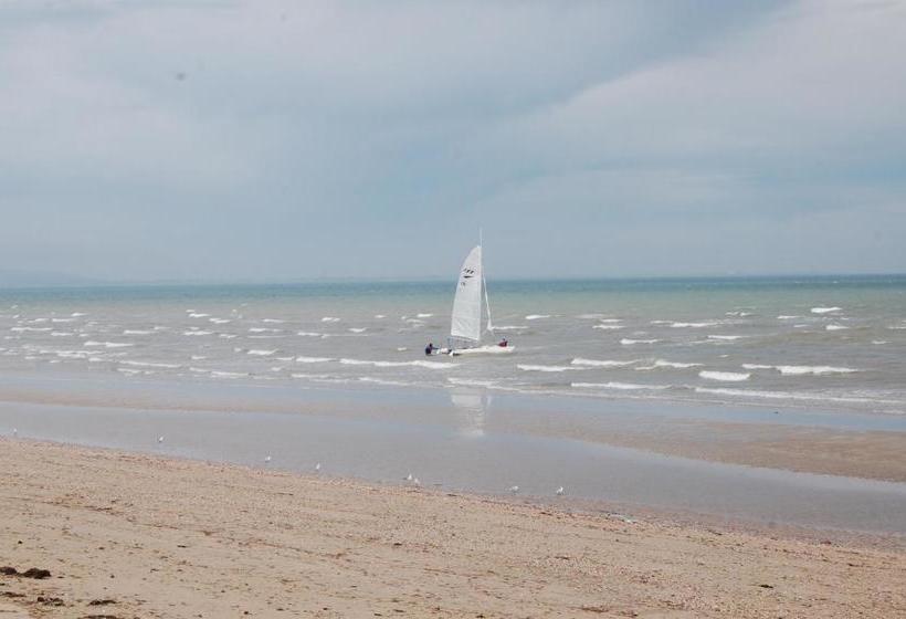 Отель Hôtel Du Château De Quinéville