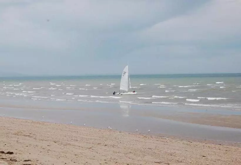 Отель Hôtel Du Château De Quinéville