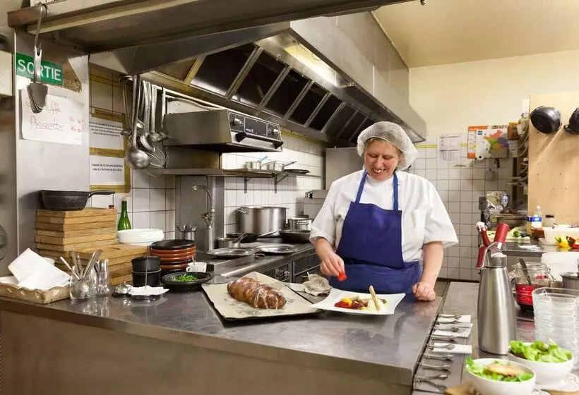 Отель Hôtel Restaurant Verger Des Châteaux, The Originals Relais, Proche Sélestat