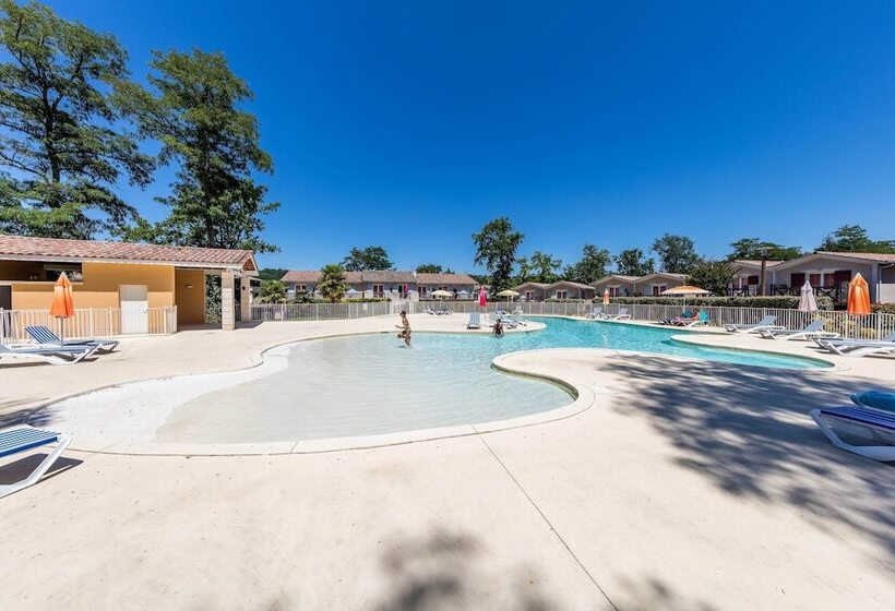 فندق Vacanceole  Le Domaine Du Golf D Albret