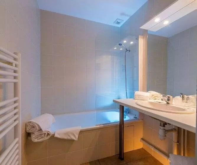 Отель Vacanceole  Le Domaine Du Golf D Albret