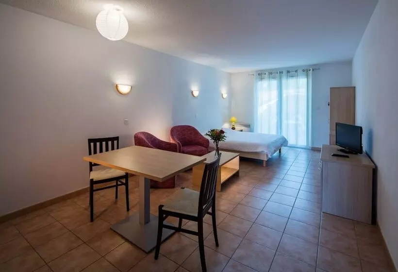 Отель Vacanceole  Le Domaine Du Golf D Albret