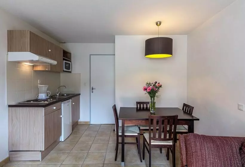 Отель Vacanceole  Le Domaine Du Golf D Albret