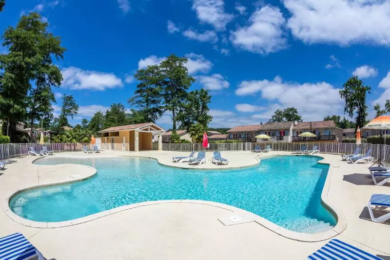 Отель Vacanceole  Le Domaine Du Golf D Albret