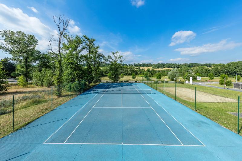 فندق Vacanceole  Le Domaine Du Golf D Albret