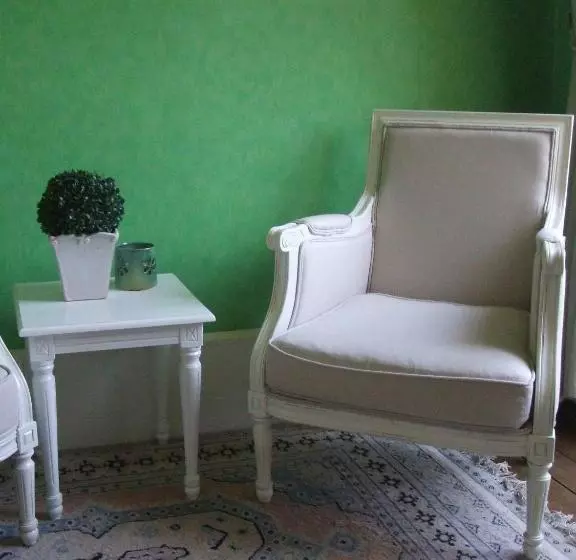 Chateau De Lamberval