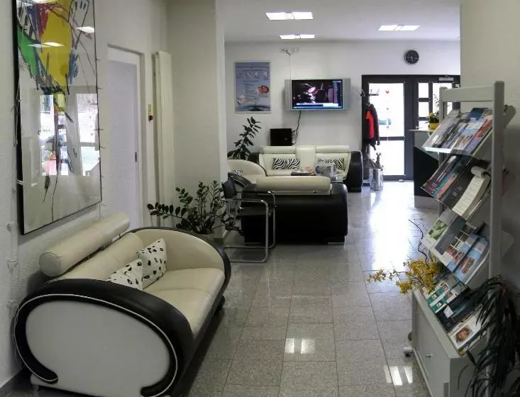 ホテル Gästehaus Perrin