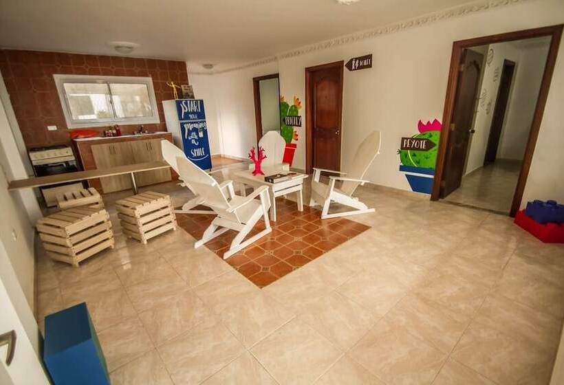 Отель Hostal Parma