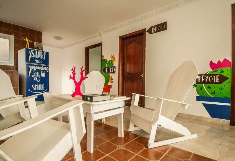 Отель Hostal Parma