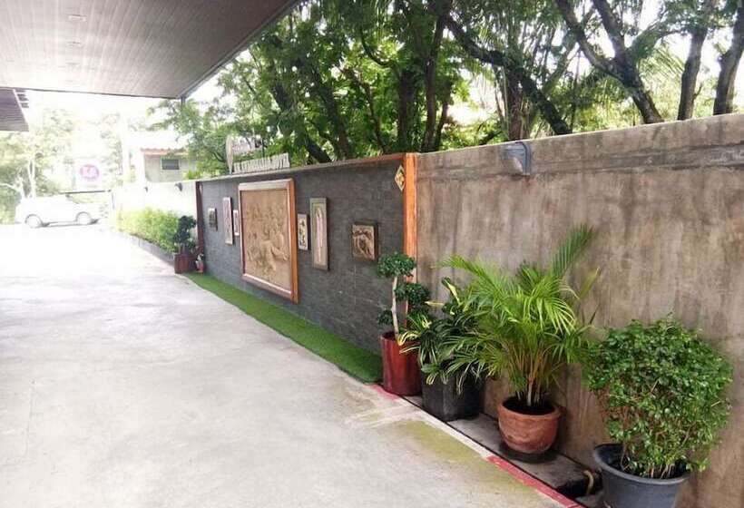 Отель Km Kwanphayao