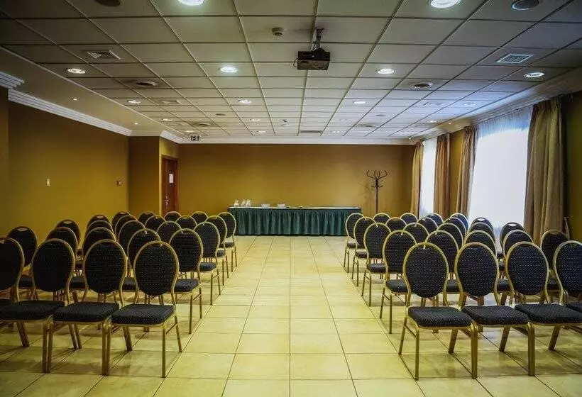 ホテル Diego De Almagro Punta Arenas