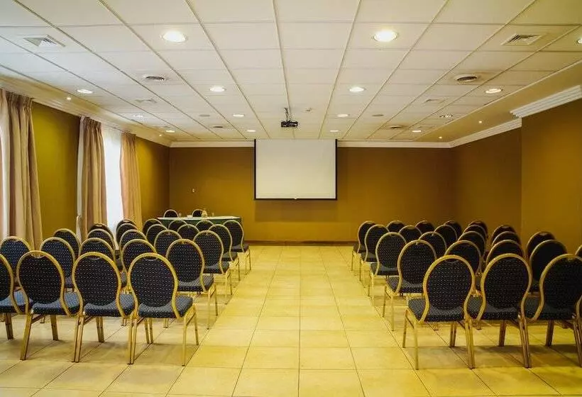 ホテル Diego De Almagro Punta Arenas