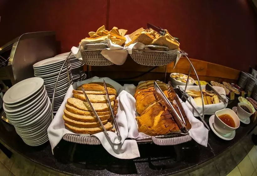 ホテル Diego De Almagro Punta Arenas