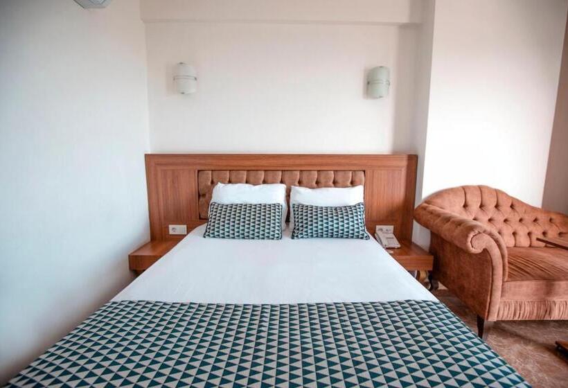 هتل Kristal Beach