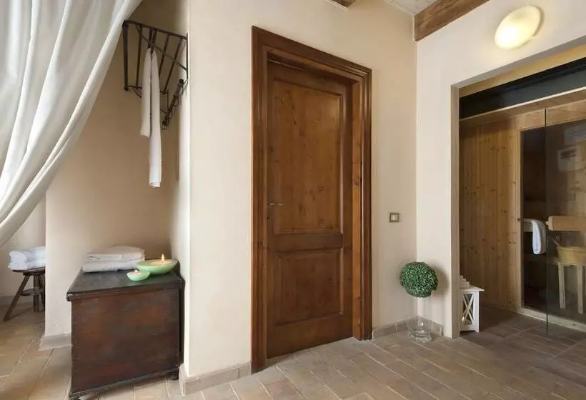 Отель Mons Major Relais