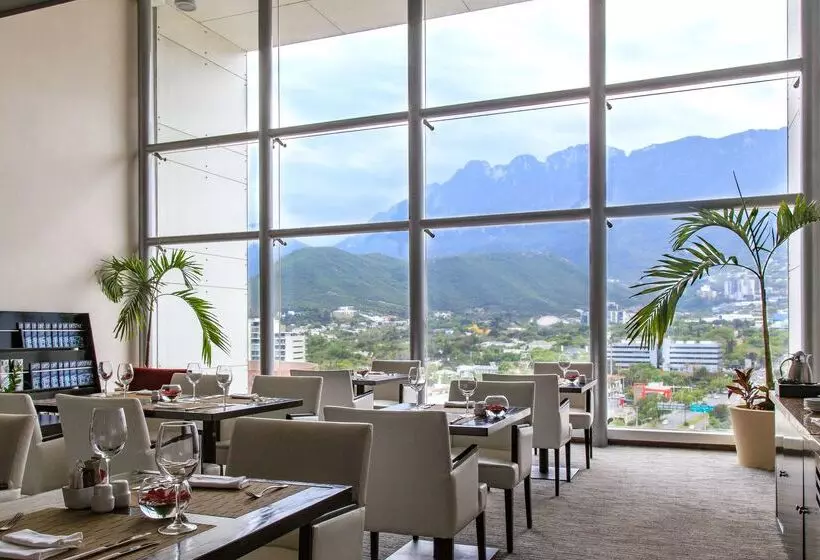 هتل NH Collection Monterrey San Pedro