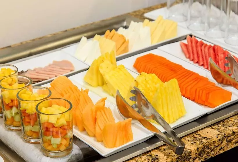 هتل NH Collection Monterrey San Pedro