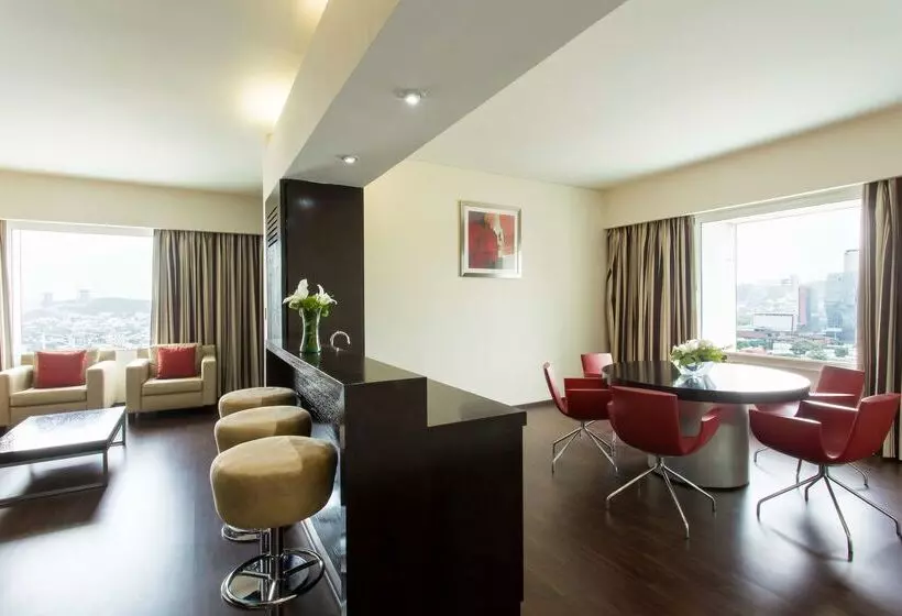 هتل NH Collection Monterrey San Pedro