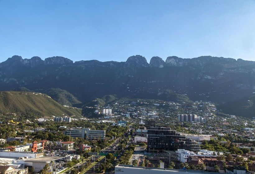 فندق NH Collection Monterrey San Pedro