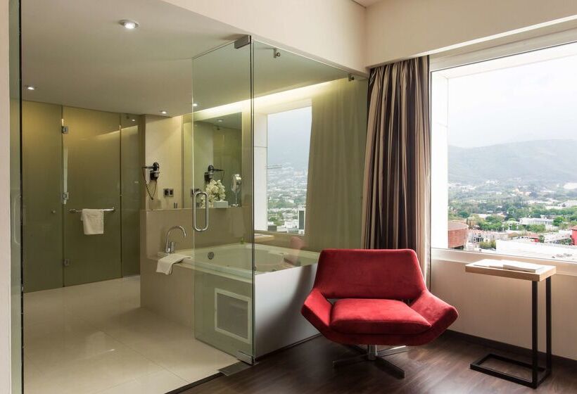 فندق NH Collection Monterrey San Pedro