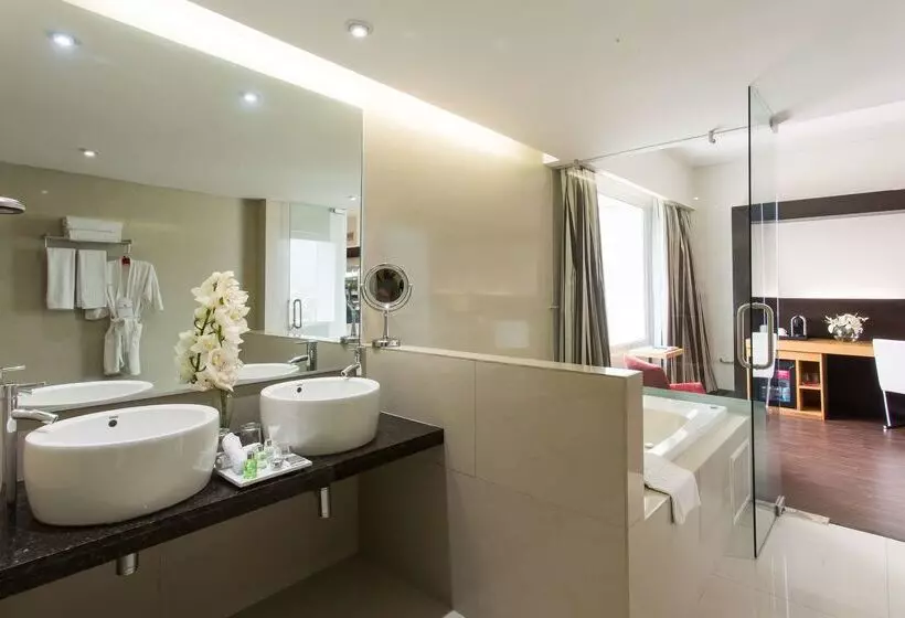 هتل NH Collection Monterrey San Pedro